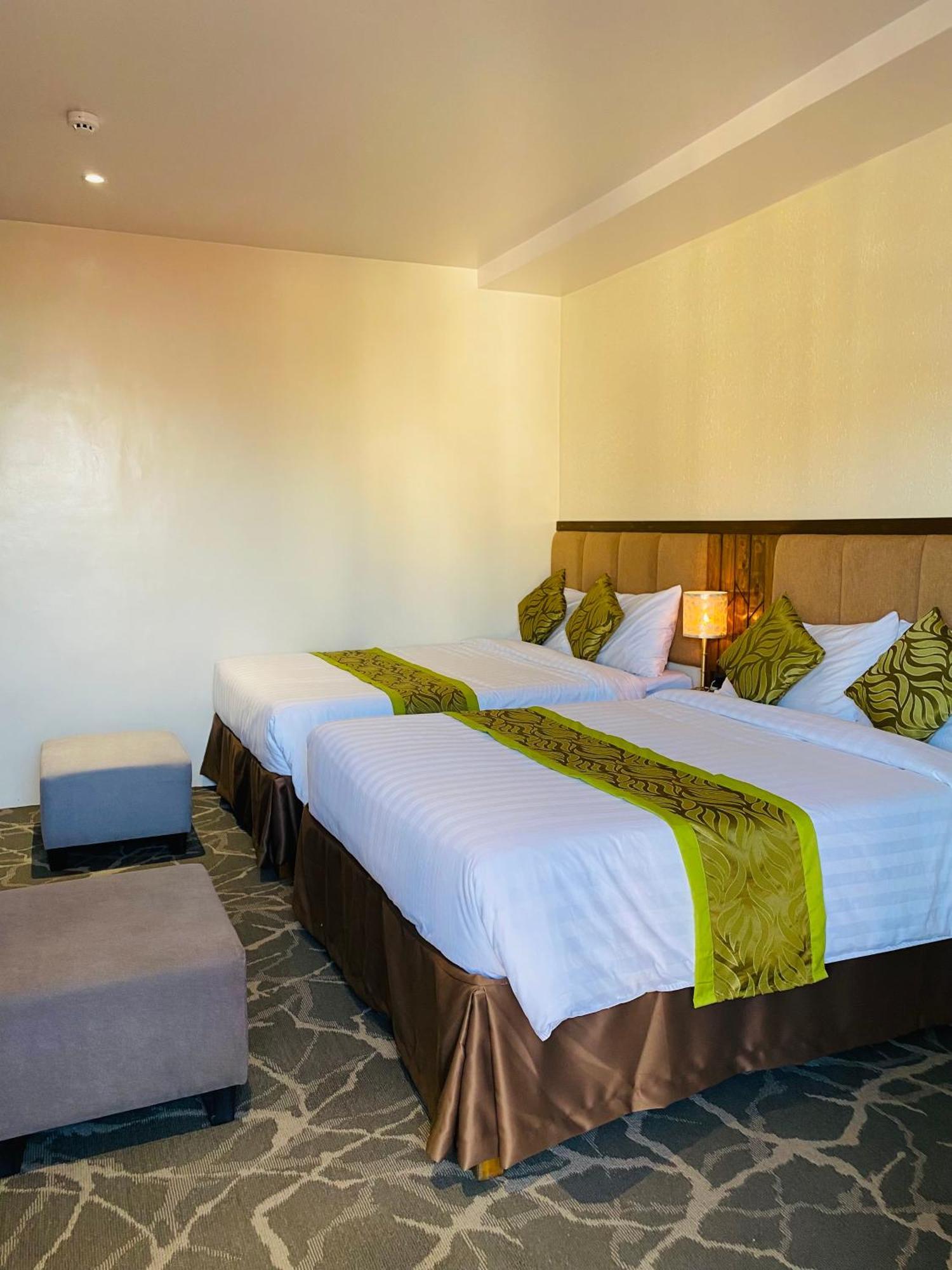 Maxi Hotel And Event Center 타그빌라란 외부 사진