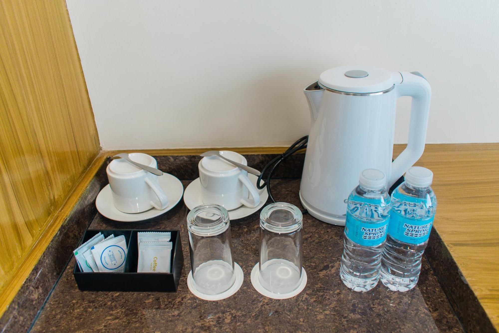 Maxi Hotel And Event Center 타그빌라란 외부 사진