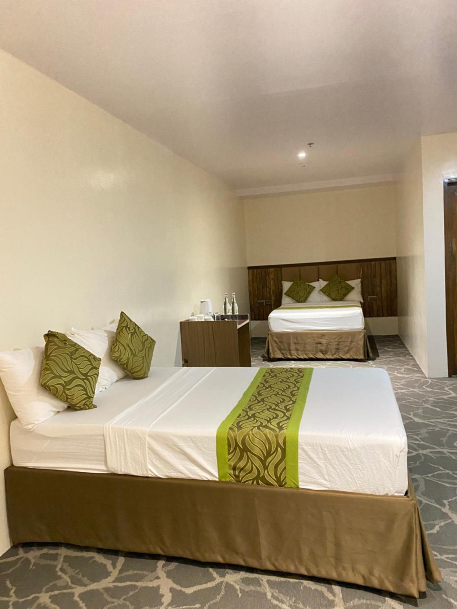 Maxi Hotel And Event Center 타그빌라란 외부 사진