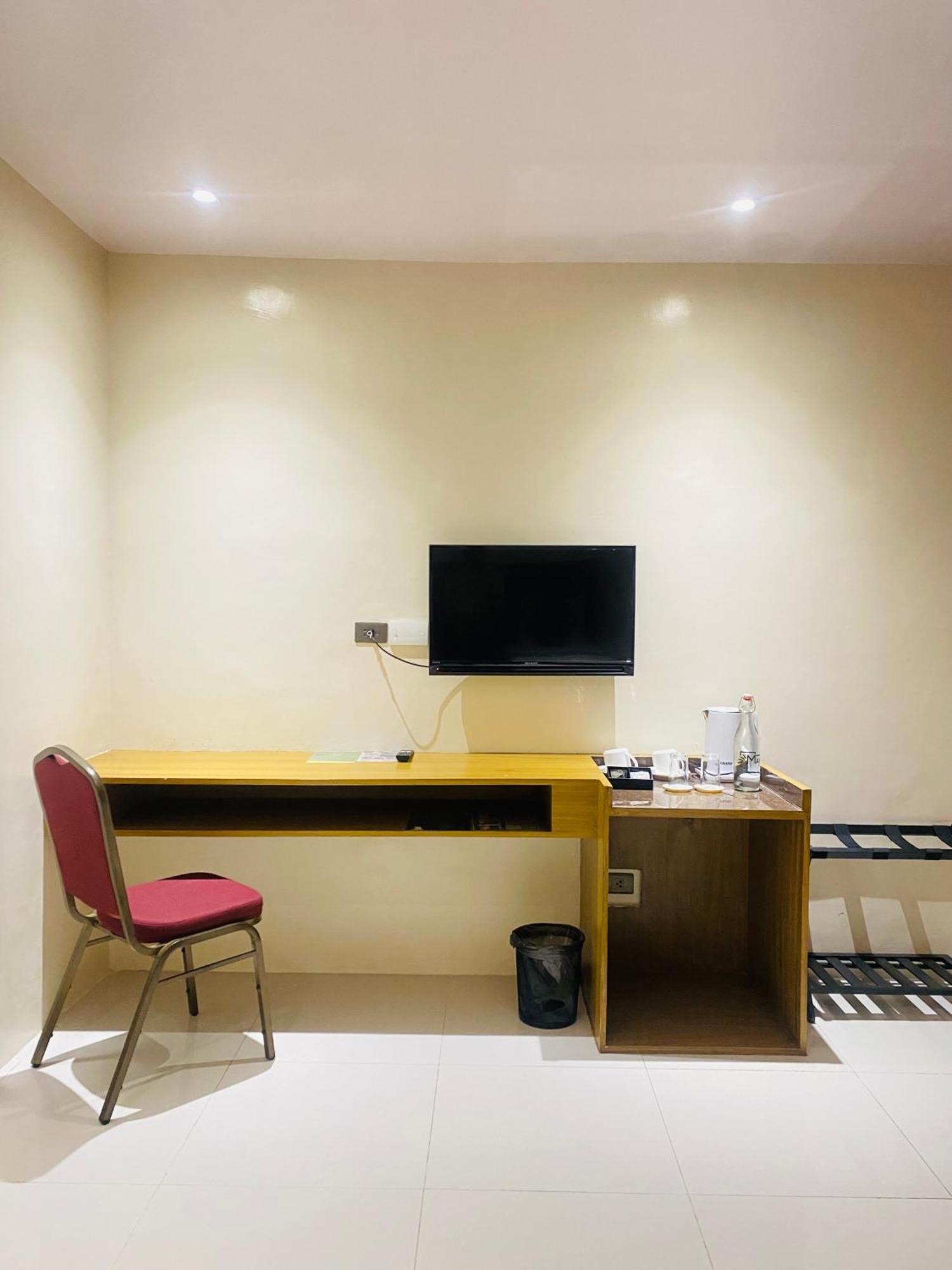 Maxi Hotel And Event Center 타그빌라란 외부 사진