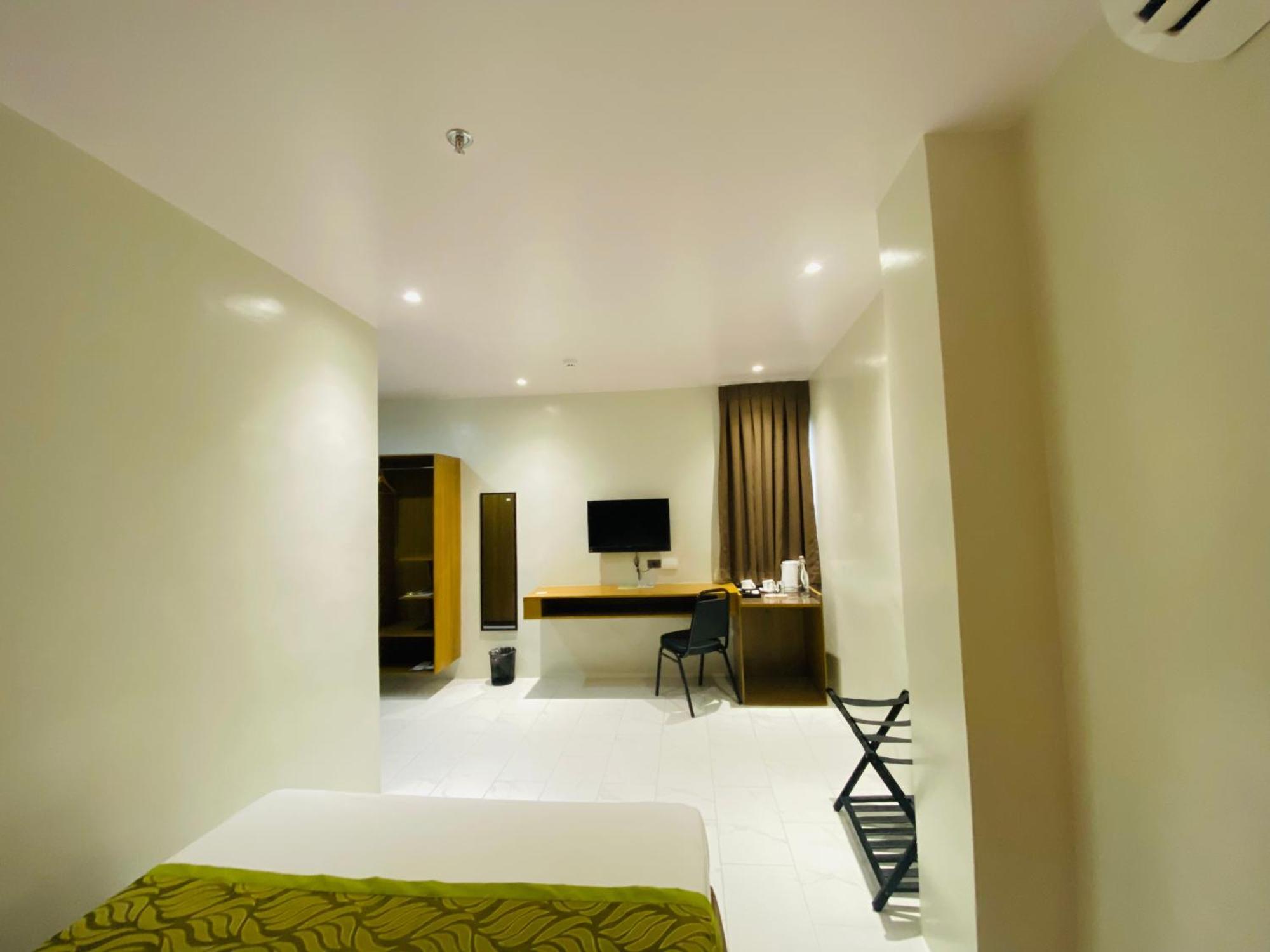 Maxi Hotel And Event Center 타그빌라란 외부 사진
