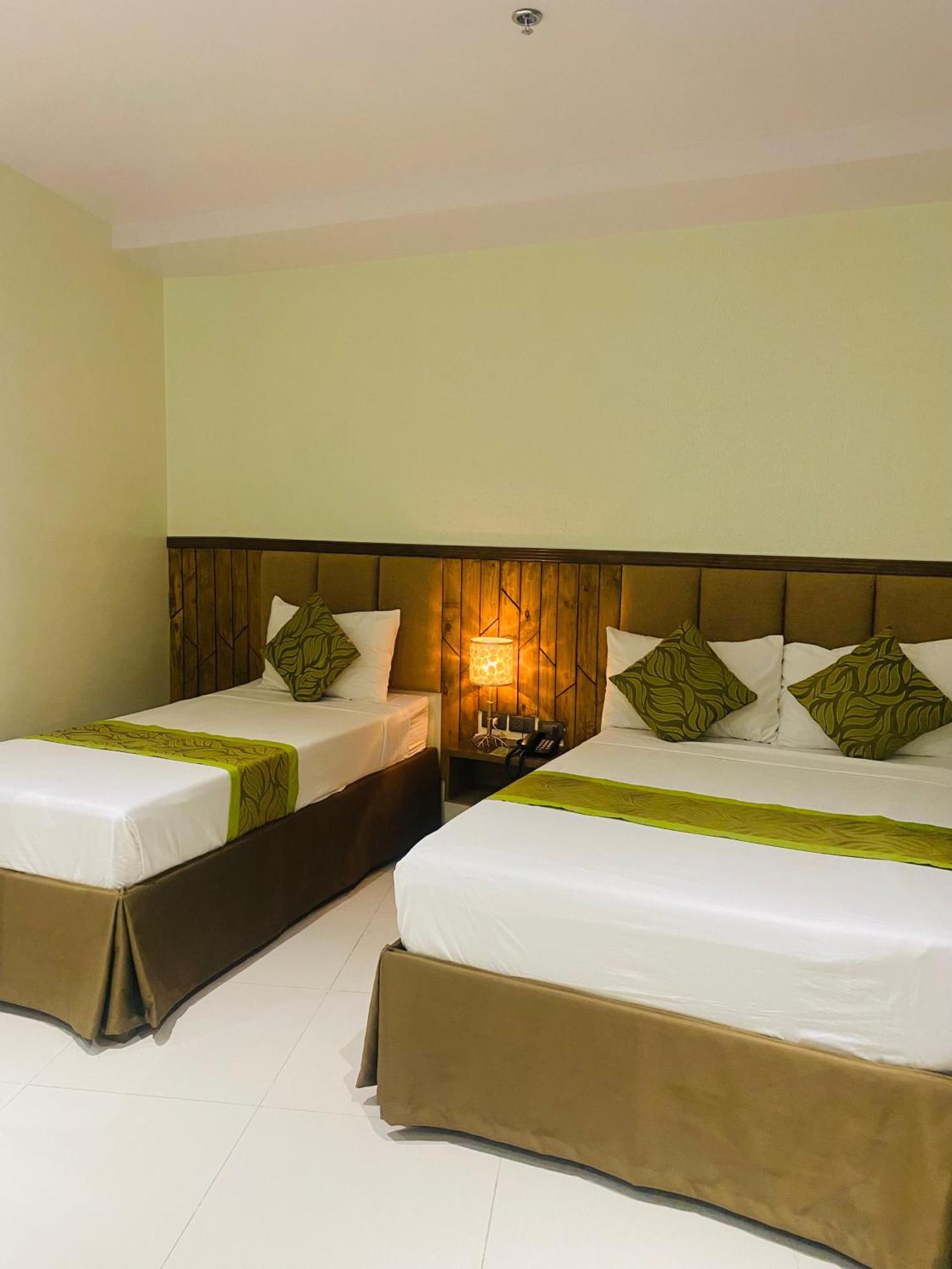 Maxi Hotel And Event Center 타그빌라란 외부 사진