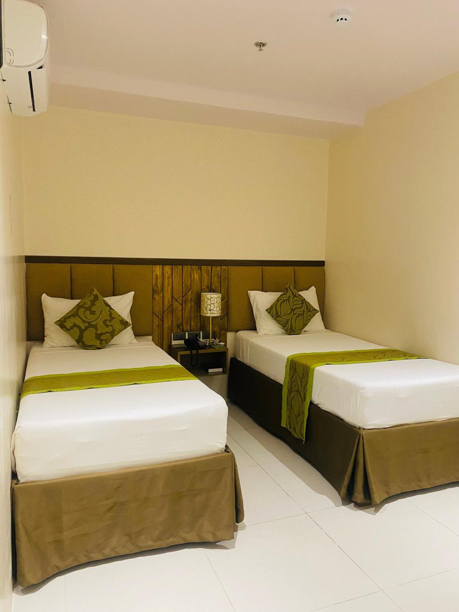 Maxi Hotel And Event Center 타그빌라란 외부 사진