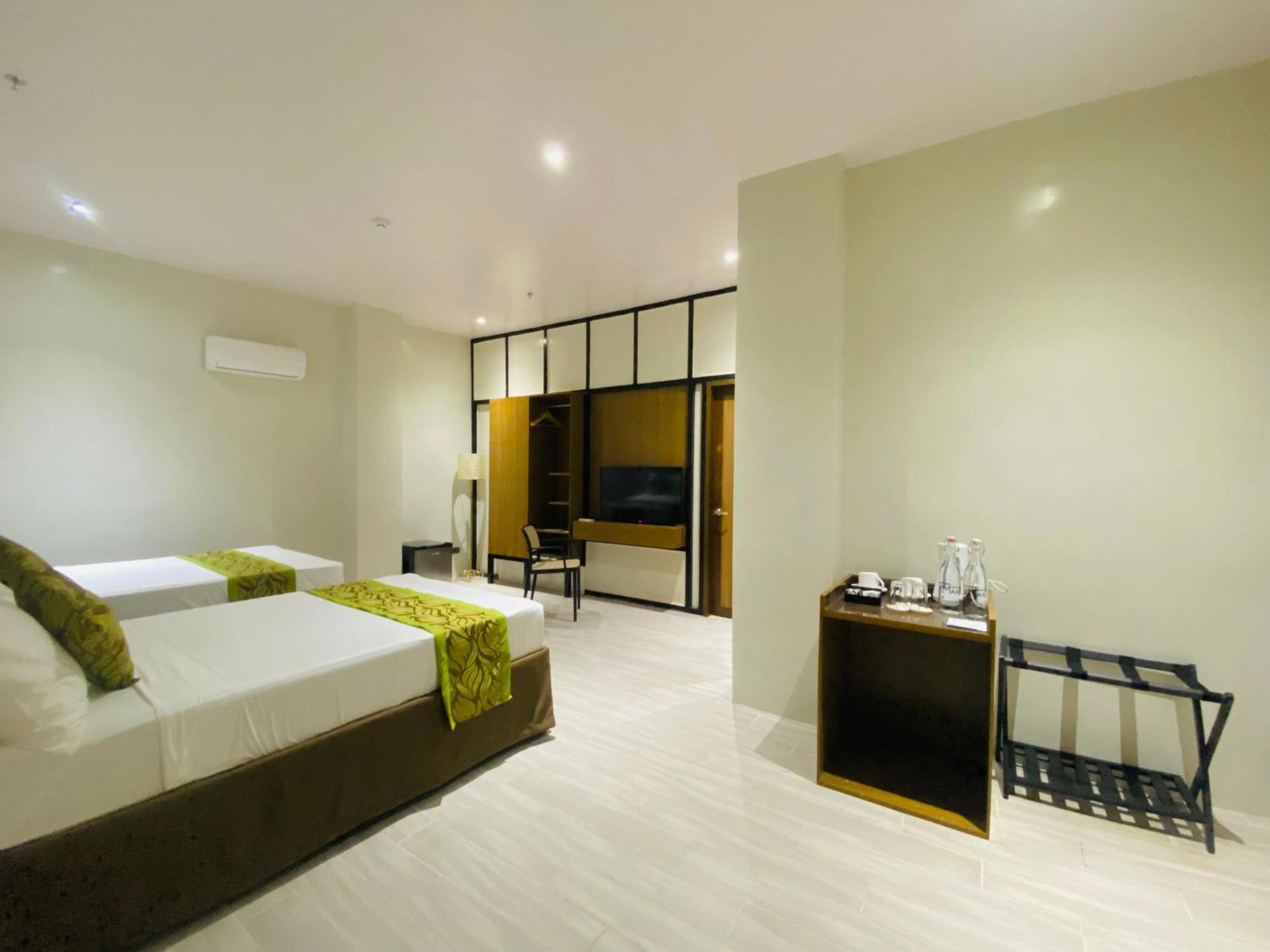 Maxi Hotel And Event Center 타그빌라란 외부 사진