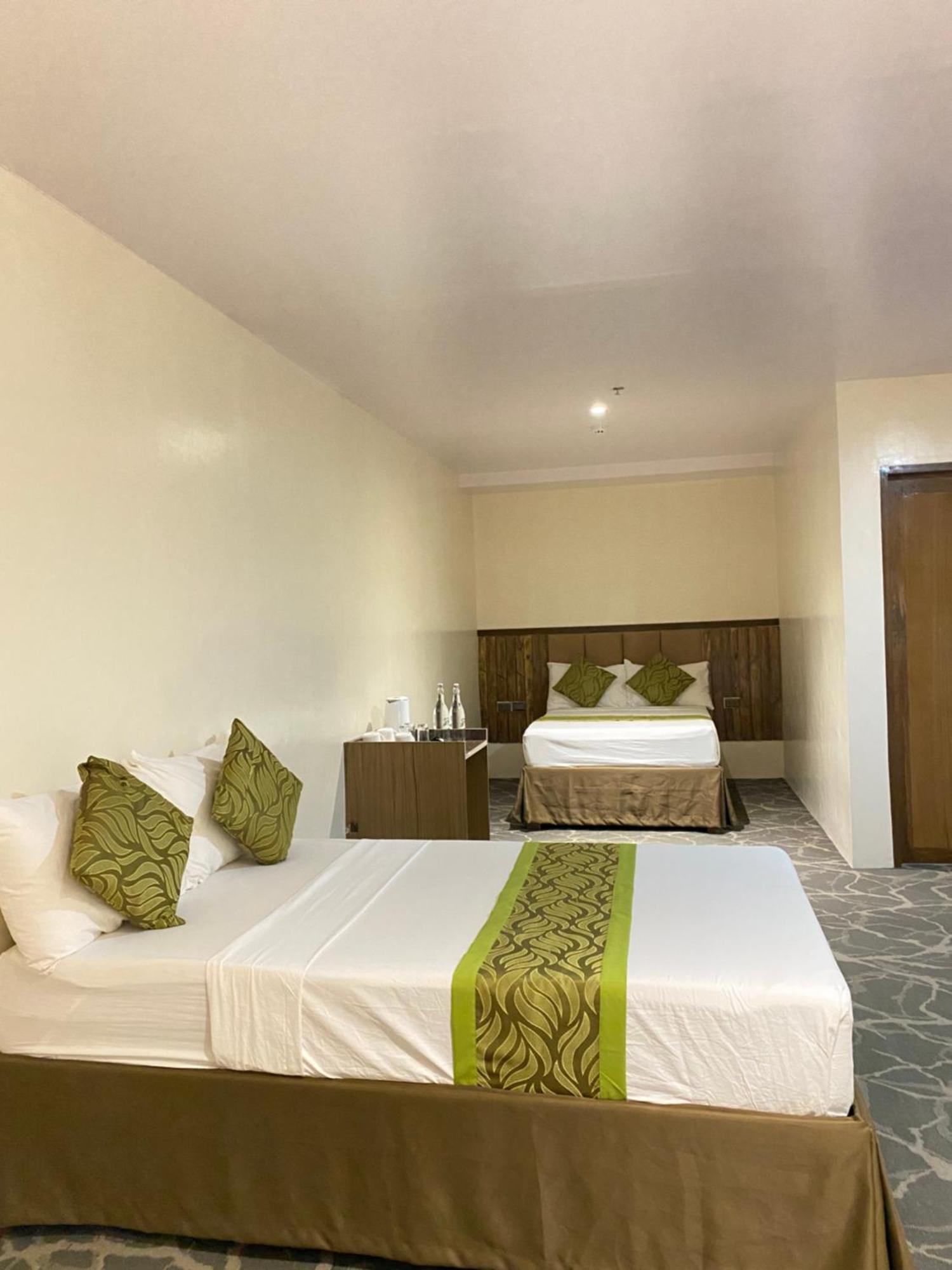 Maxi Hotel And Event Center 타그빌라란 외부 사진