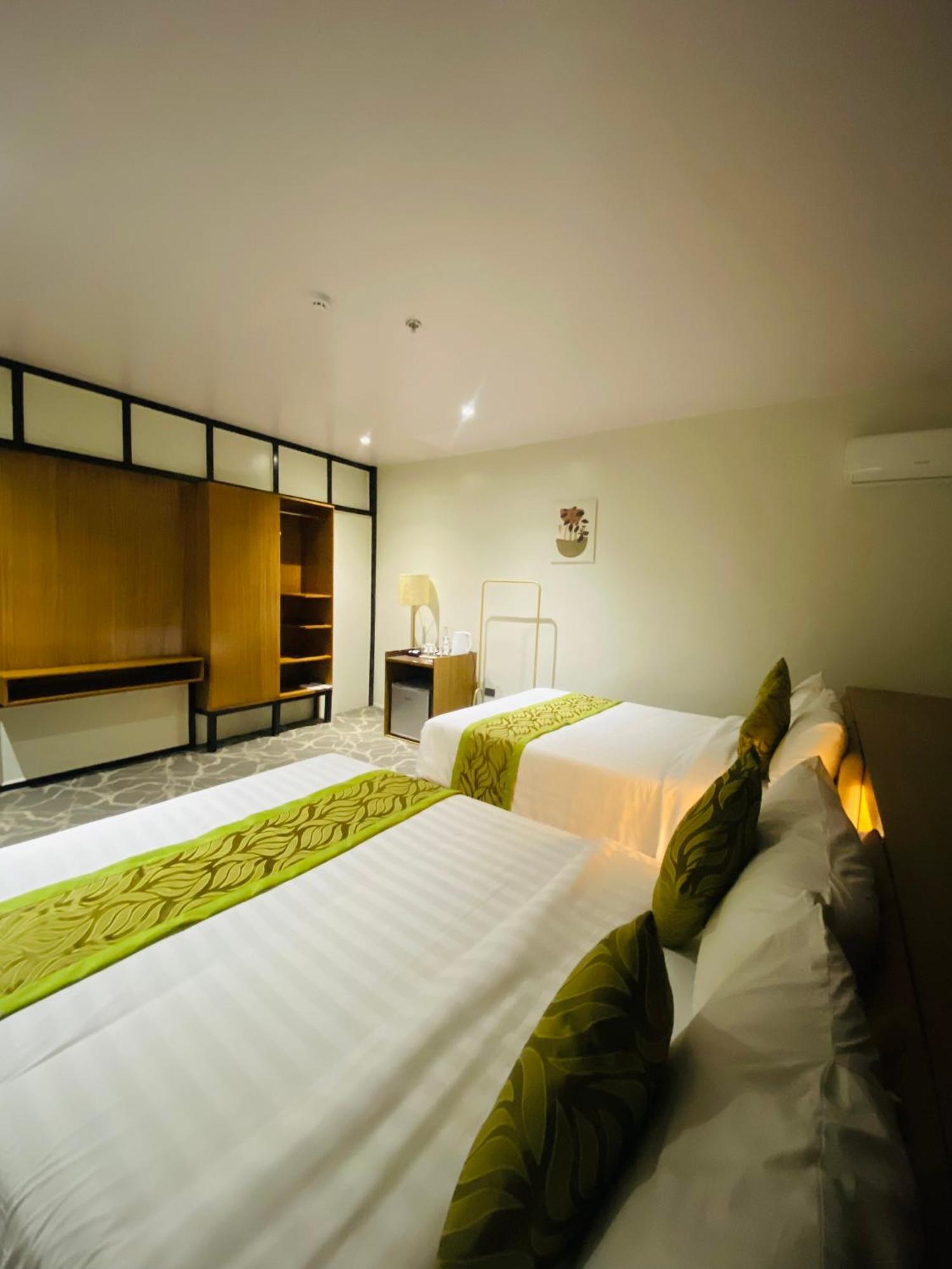 Maxi Hotel And Event Center 타그빌라란 외부 사진