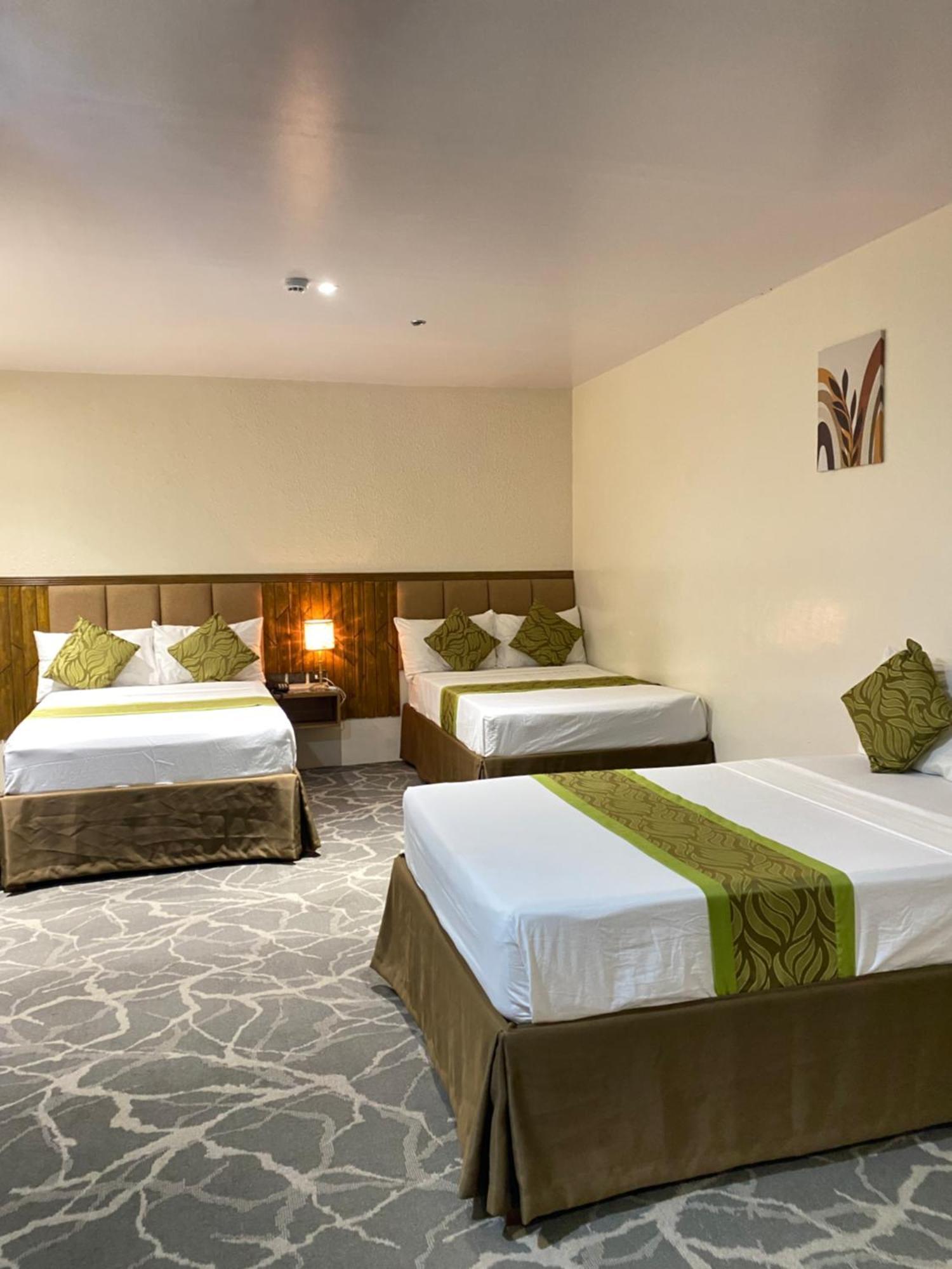Maxi Hotel And Event Center 타그빌라란 외부 사진