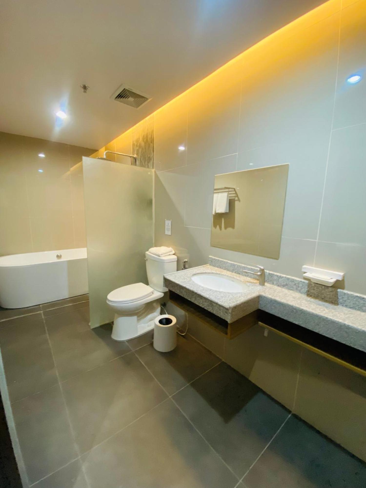 Maxi Hotel And Event Center 타그빌라란 외부 사진