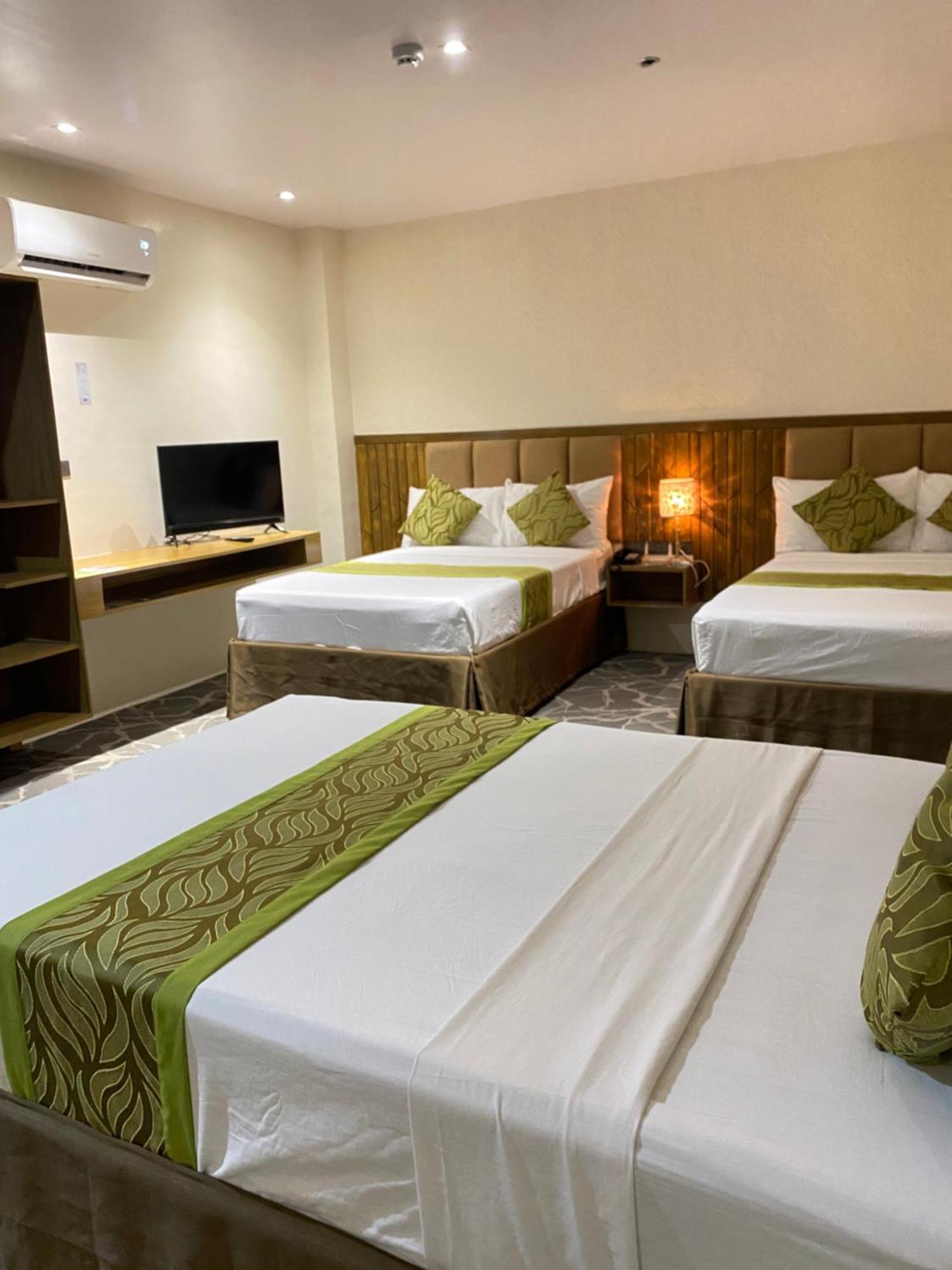 Maxi Hotel And Event Center 타그빌라란 외부 사진