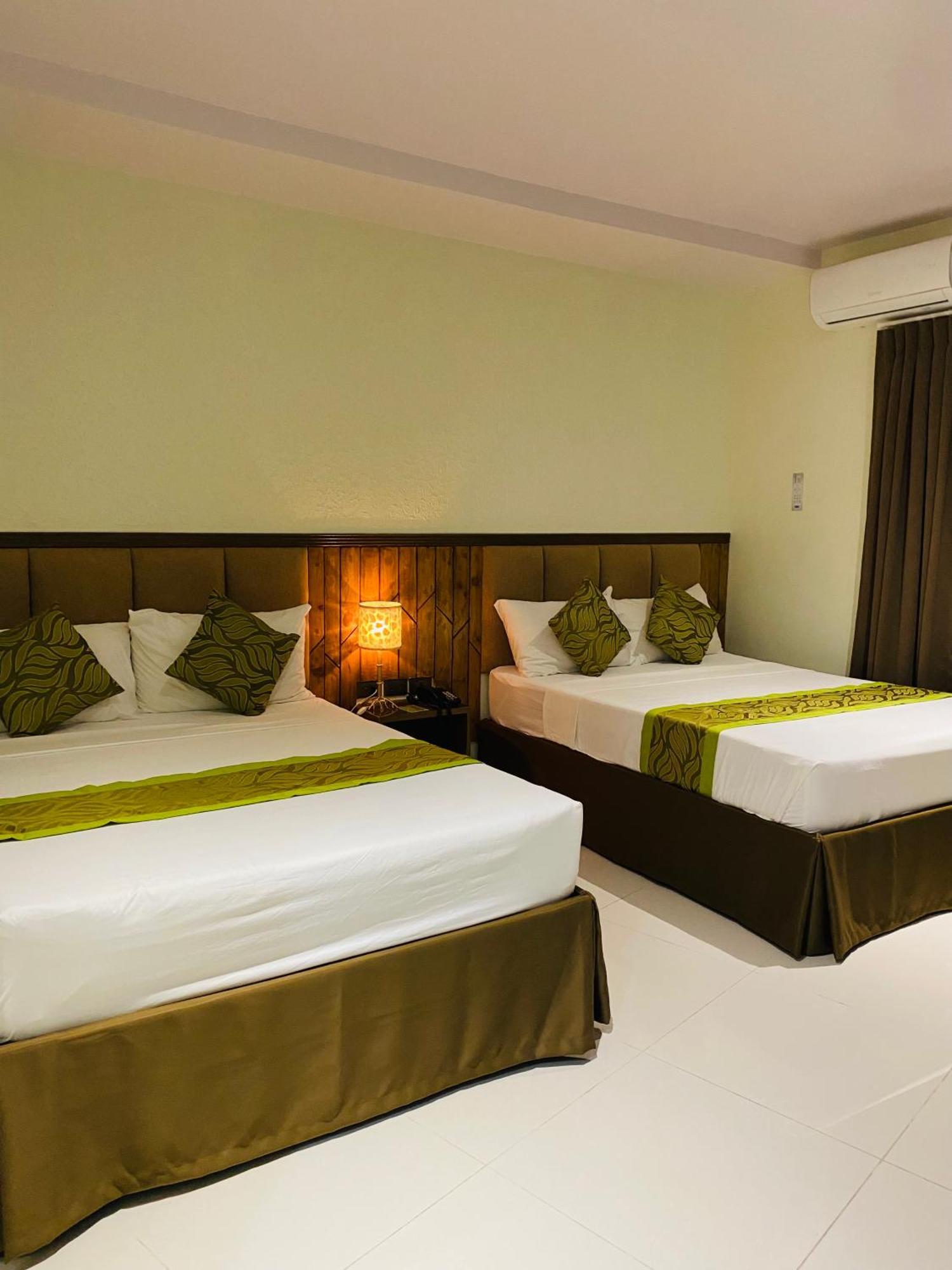 Maxi Hotel And Event Center 타그빌라란 외부 사진